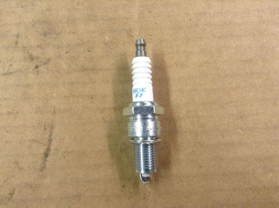 Nueva bujía NGK BPR5EA-L-11 - CANTIDAD 3 Foto 3 de 4