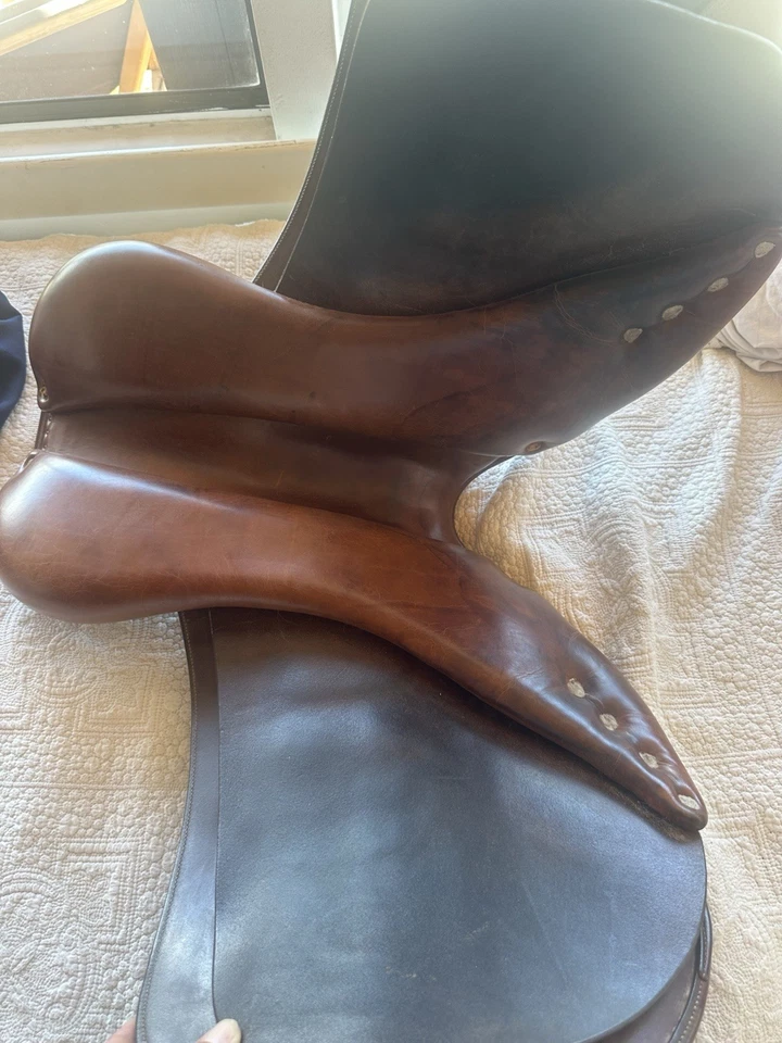 Sillín de salto Bruno Delgrange PJ ligero contacto cercano 16,5” 2L - sillín francés Foto 2 de 4