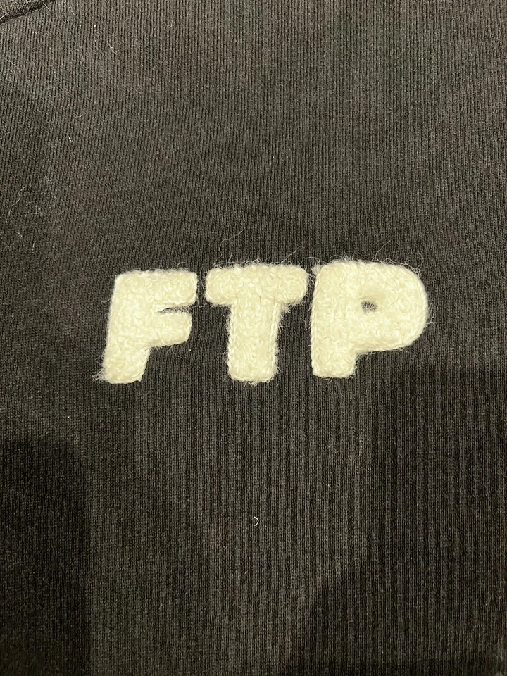 Sudadera con Capucha FTP Chenille Logo Cremallera L Negra Foto 4 de 4