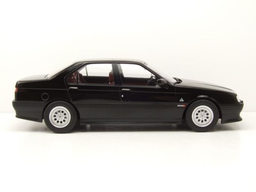 Alfa Romeo 164 Q4 1994 modelo de coche negro 1:18 Triple9 - Imagen 4 de 9
