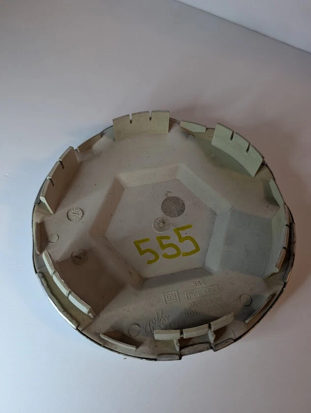 Tapa central de rueda OEM (1) 🔥2002 - 2009 GMC ENVOY XL 9593396 Foto 2 de 4