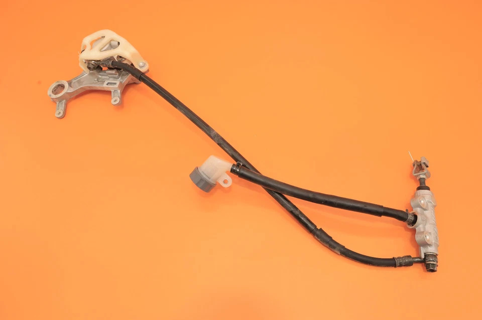 2000 00-01 CR250R CR250 OEM Pinza de freno trasera Soporte Cilindro maestro Manguera Foto 3 de 4