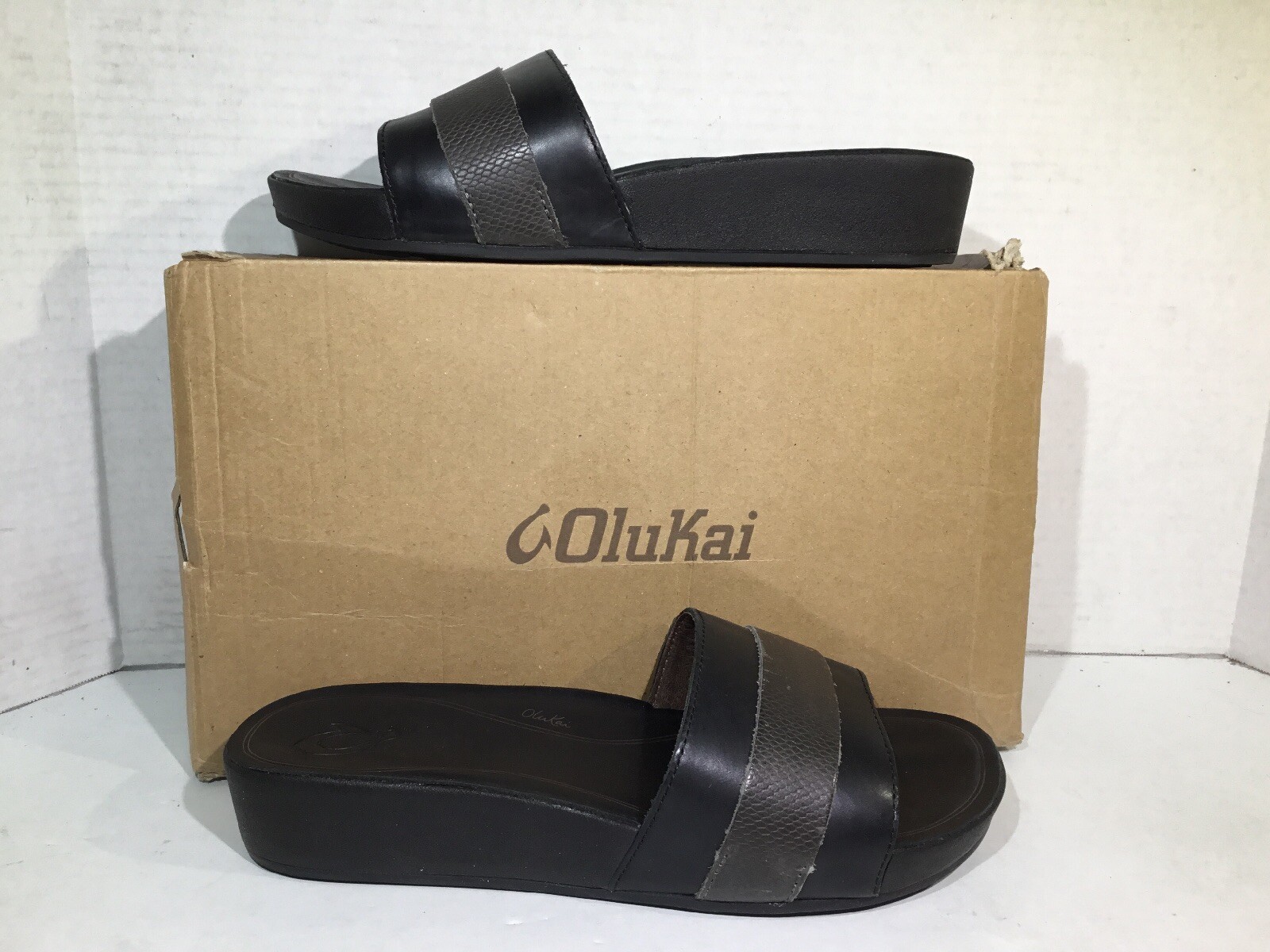 olukai slides