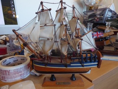 HMS Endeavour Boot auf Ständer