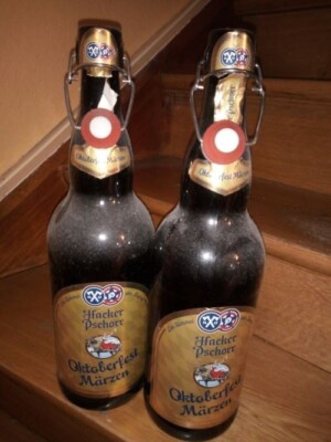 Hacker-Pschorr, OKtoberfest Märzen. 2 Stück 2 Liter Flaschen (leer!!), ca. 2018.