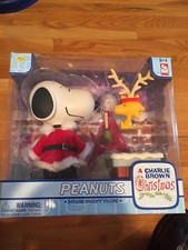 A Charlie Brown Christmas Deluxe Snoopy Figure With Woodstock,Bell,WishWell NIB