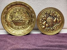 2 Vtg 8"  10" GOLD TIN WALL HANGING DECORATIVE PLATES FRUIT BASKET ENGLAND