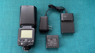 Neewer Speedlight Universal Camera Flash NW-870 Battery & Charger NW870