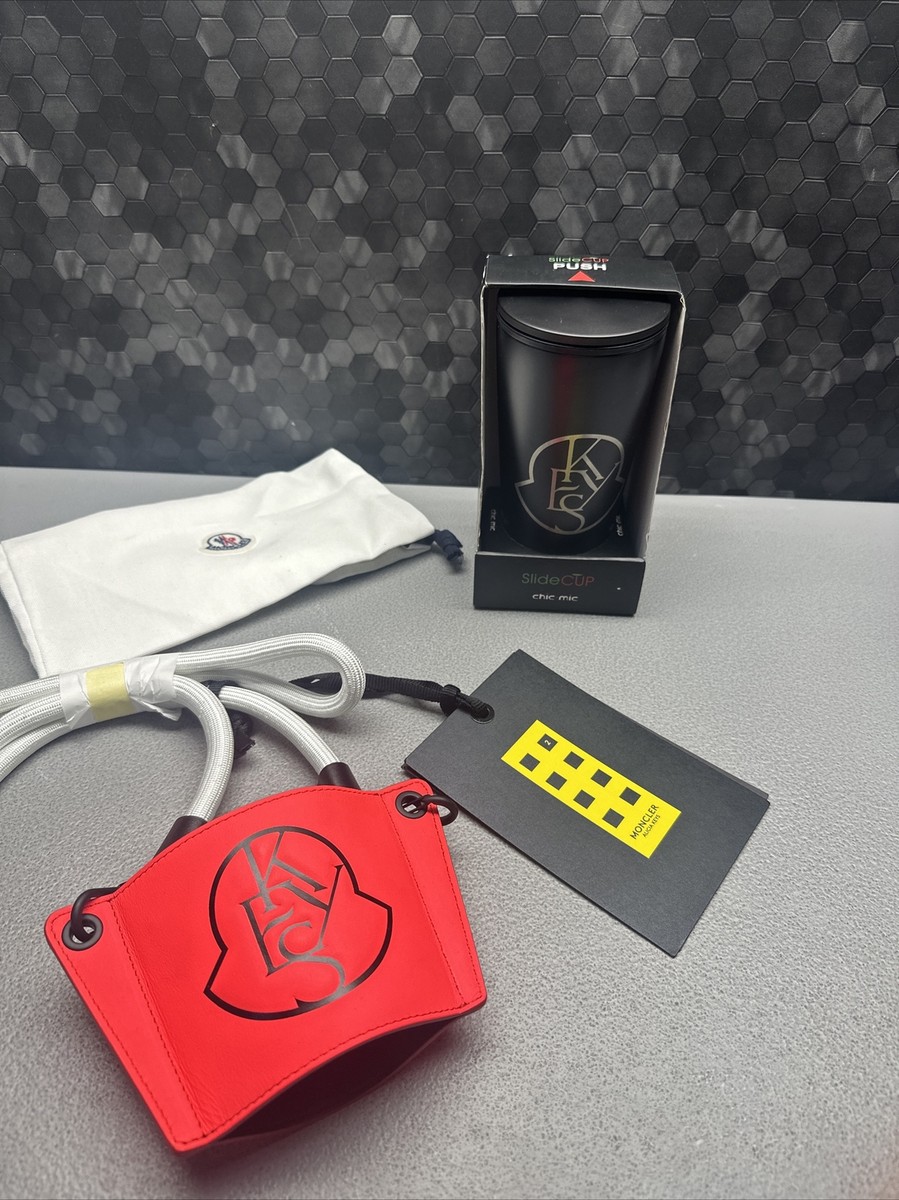 MONCLER LANYARD COO ブラック ケース　TG UNI Moncler Nakoa Leather Phone Case - Black | Editorialist