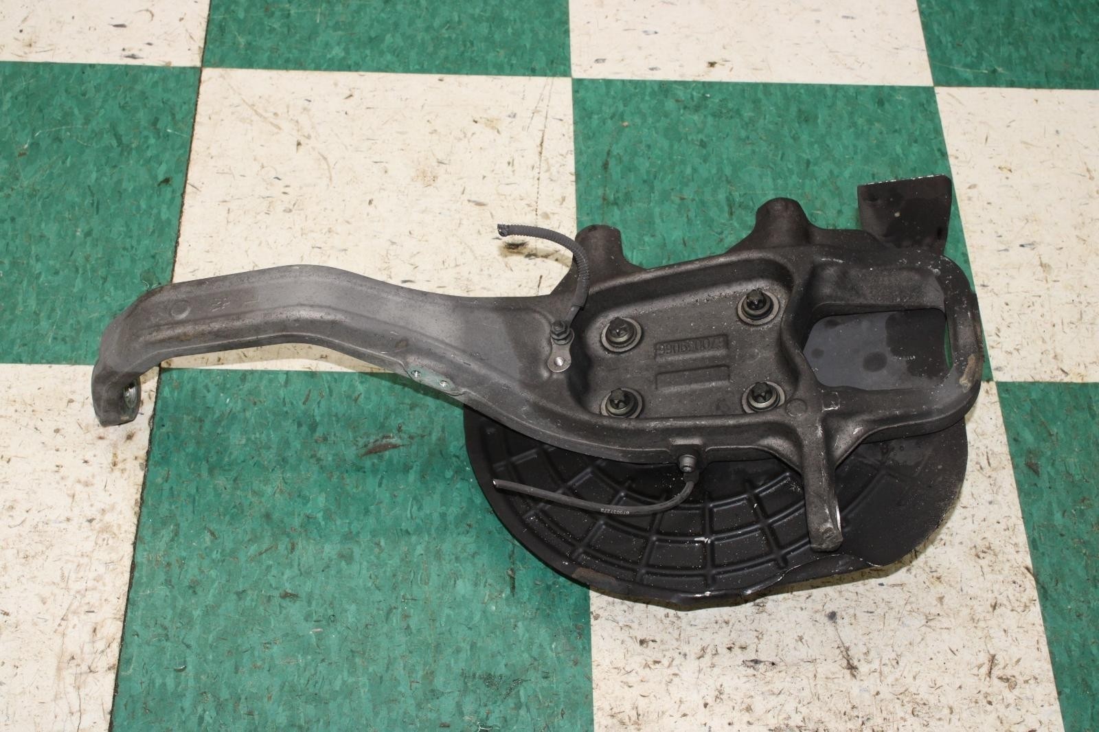 14-21 Ghibli Front End Spindle Hub Knuckle LH Left LF Driver Side Factory OEM OE