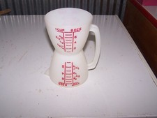 Vintage DOUBLE SIDED 8oz TUPPERWARE Measuring Cup