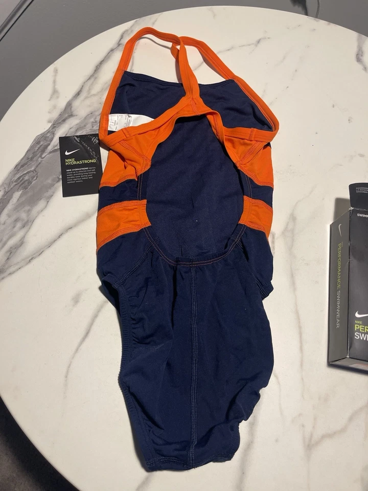 Maiô Nike feminino HydraStrong Vex Colorblock Racerback em azul e laranja - Imagem 2 de 4