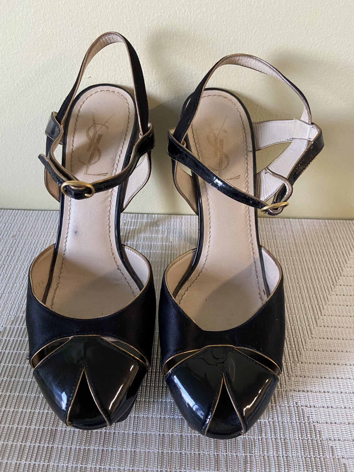 YSL YVES SAINT LAURENT nero vernice punta aperta cravatta tacco decolte stiletto 39 5