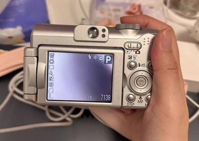 Canon PowerShot A630 Silver 8MP 4X Optical Zoom 95% NEW English