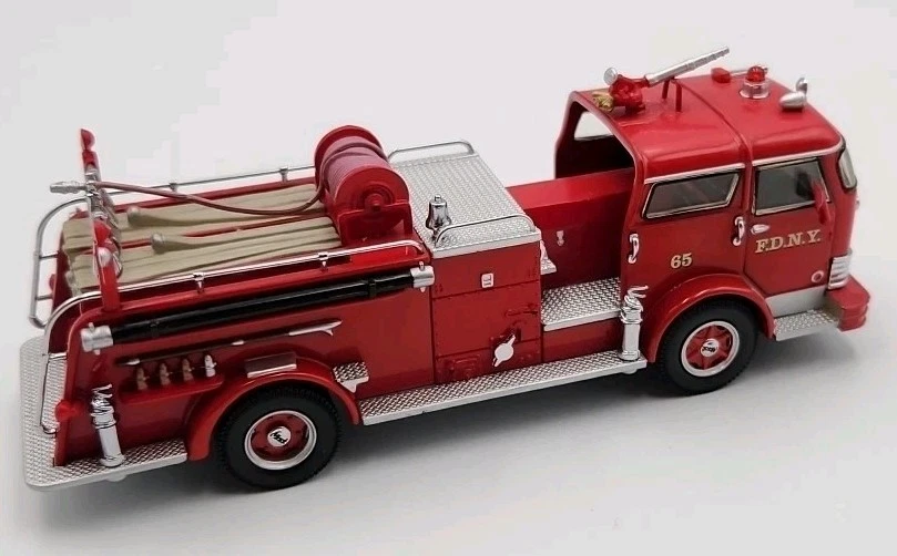 Código 3 FDNY 🚒Motor de bomba Mack C 65 # 12380 clásico coleccionable diecast 1:64 Foto 2 de 4