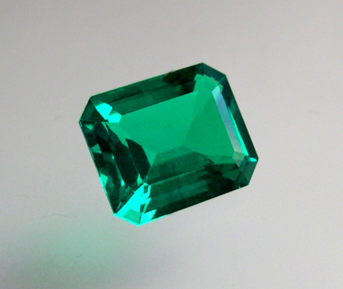 Émeraude hydrothermale verte 12x10 mm 4.63 cts pierre gemme synthétique pour bijoutier