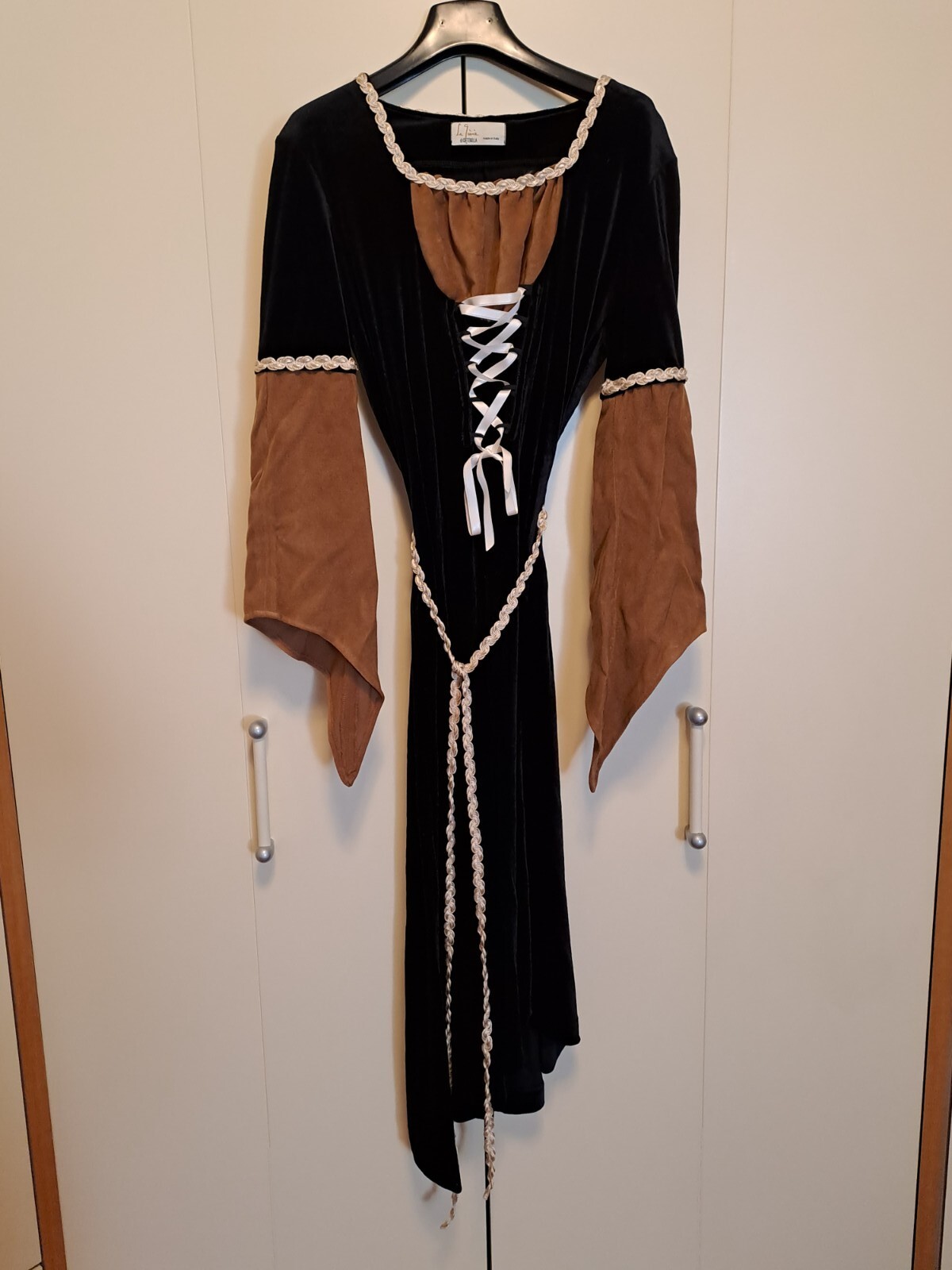 Foto 1 di 4