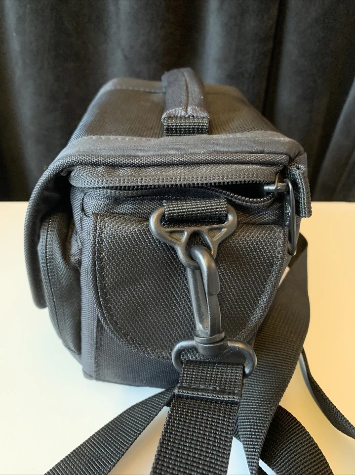 Lowepro Camera Bag 110 Edition Compatible w Canon Nikon Sony & Small Zoom Lenses - Image 4 of 4