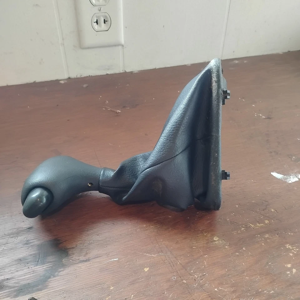 Oldsmobile Bravada 2002 02 transmisión automática palanca de cambios de piso con tornillo de fijación Foto 2 de 4