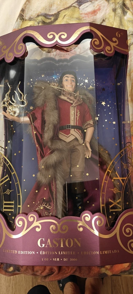 Gaston Limited Edition Disney Designer Collection Midnight Masquerade 12"  - Imagen 3 de 4
