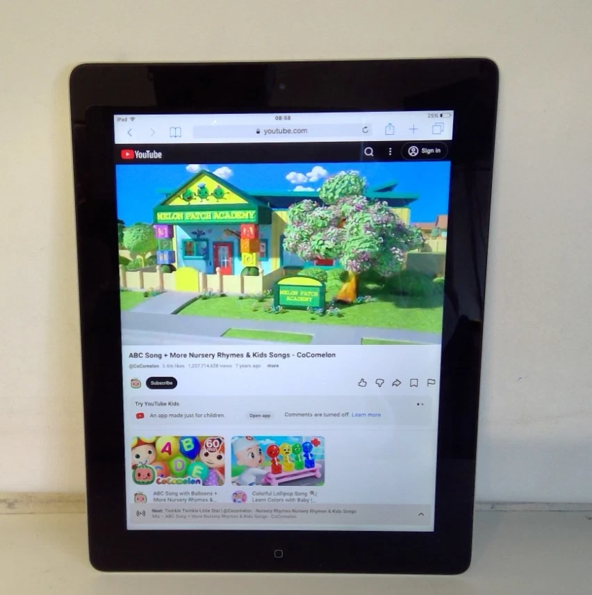 Apple iPad (3rd generation) · 64GB · Wi-Fi, photo 4 of 5