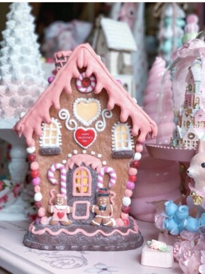 Pink Valentine's Day House with Gingerbread Boy and Girl