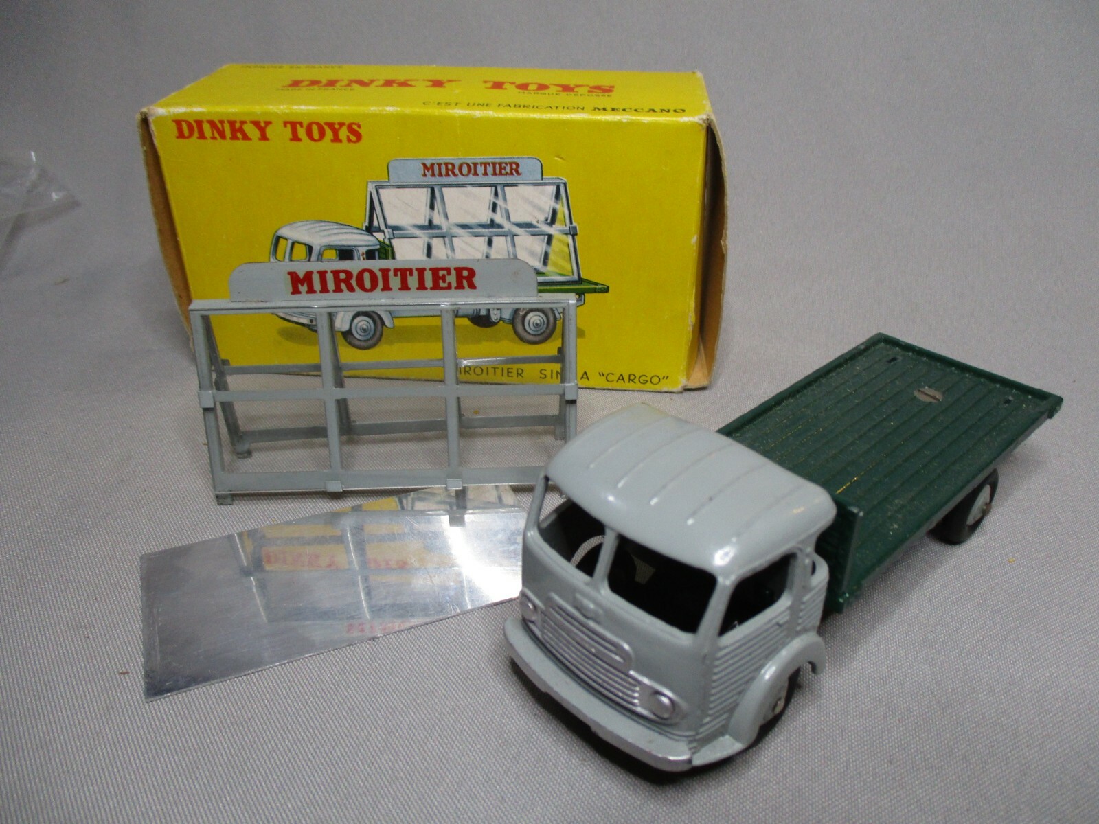 Dinky Toys Simca Cargo Miroitier Réf 33C - Échelle 1:43 - Occasion