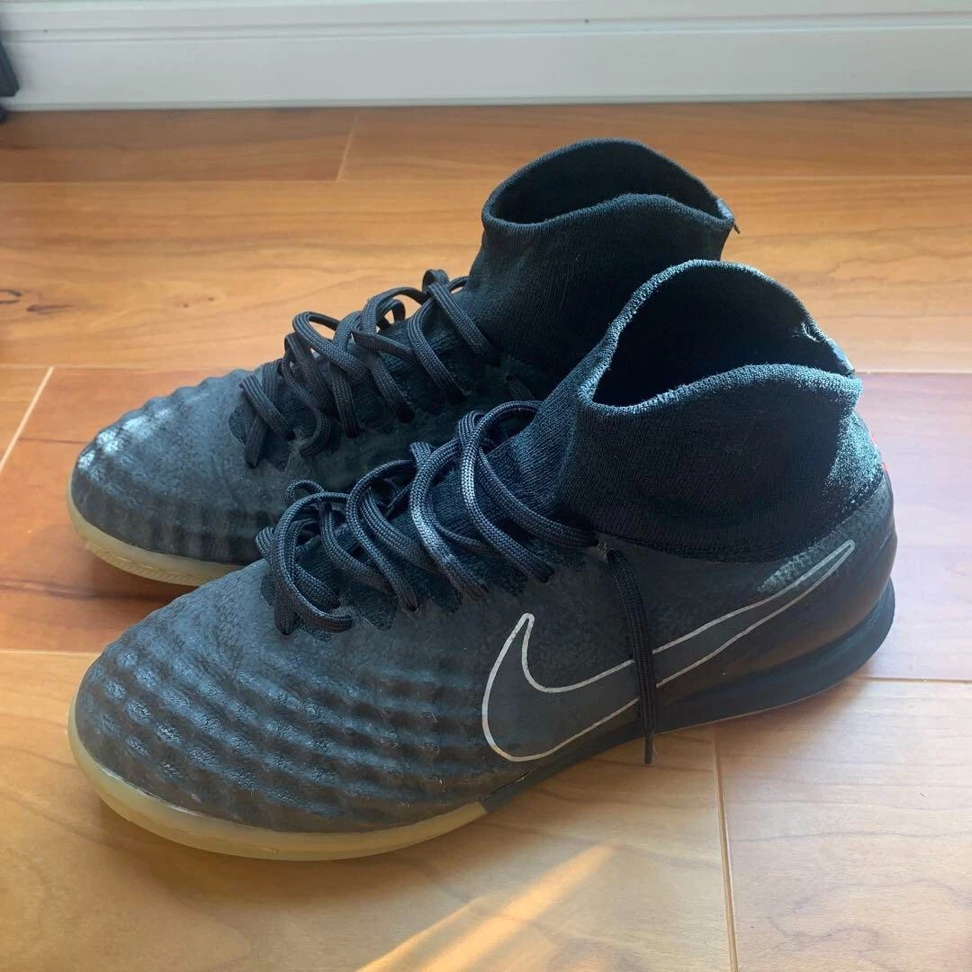 magista futsal shoes