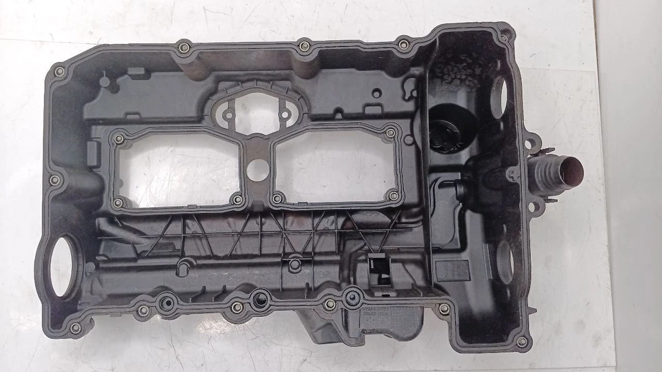 Cubierta de válvula BMW 320i N20 2014 Foto 4 de 4
