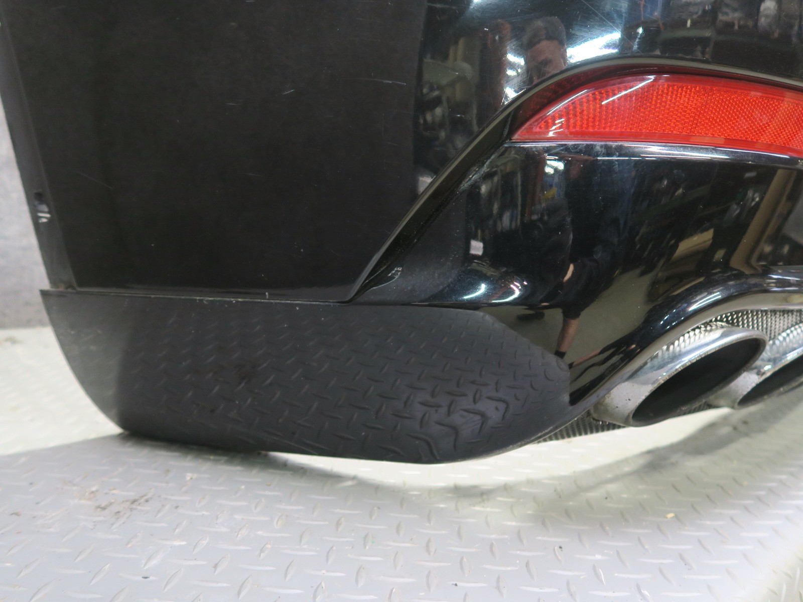 2017-2020 MASERATI LEVANTE M161 REAR BUMPER COVER NO PDC SENSORS NERO BLACK