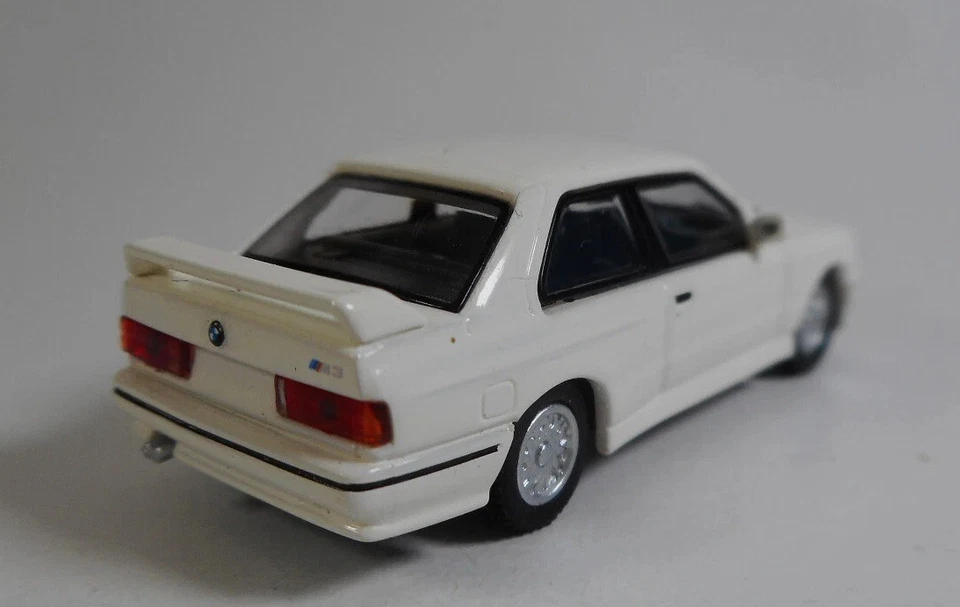 MINICHAMPS - Voiture de 1986 couleur blanche - BMW M3 E30 - 1/87 - MNC870020221 - Photo 2/3