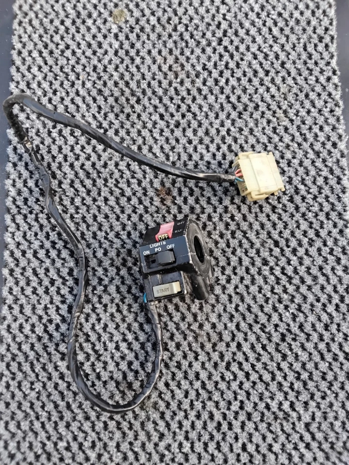 INTERRUPTOR DERECHO YAMAHA FJ1100 FJ 1100 AÑO 1984-85 Foto 2 de 4