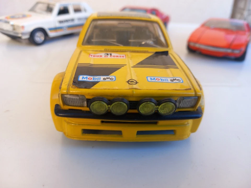 Burago Opel Kadett COUPE' GT/E - Immagine 3 di 4