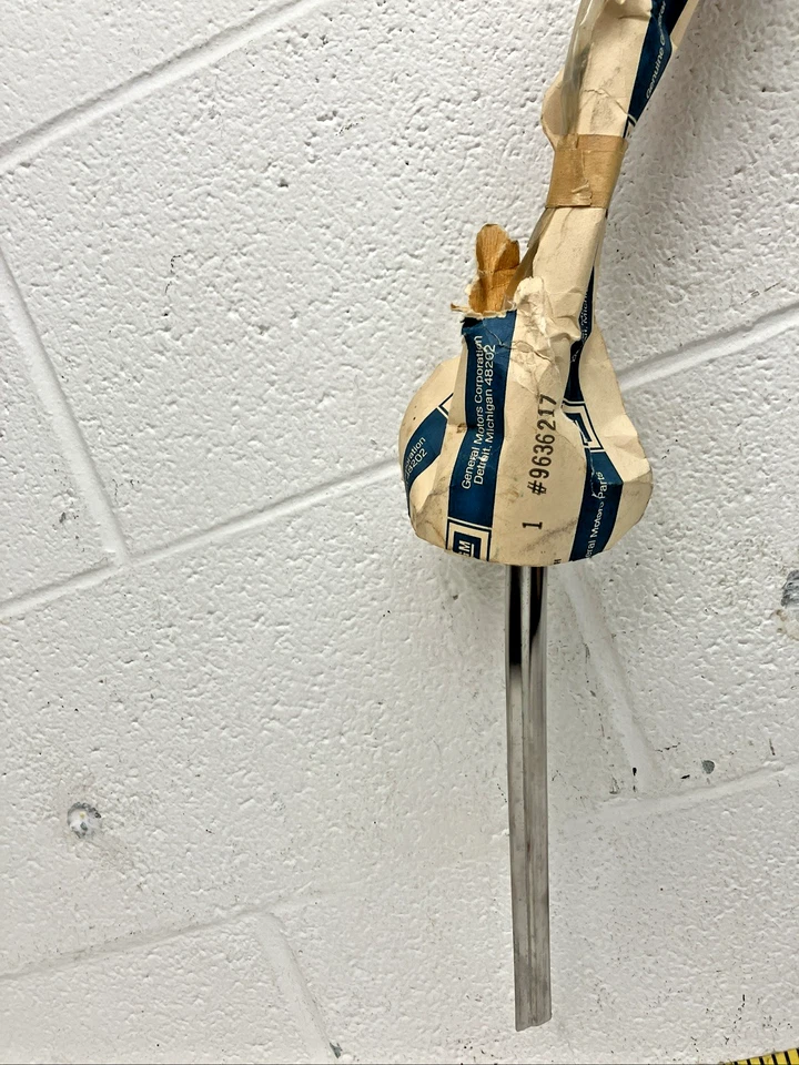 OEM RH Rear Wheel Well Trim 9636217 1982-88 Oldsmobile Cutlass Calais 2DR (SR64) - Image 2 of 4