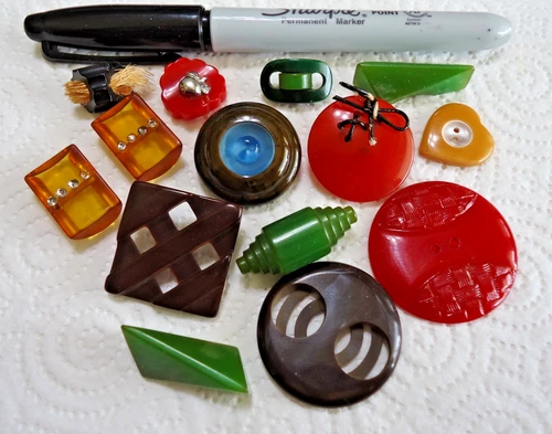 Lot of 14 Bakelite Buttons 5/8" to 1 1/2" Tested
