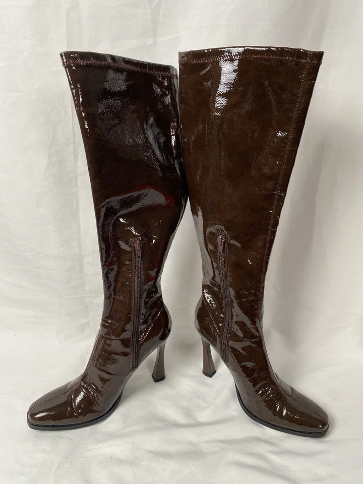 Botas de Tacón Forever 21 Marrón Imitación Charol Talla US 6 Foto 3 de 4