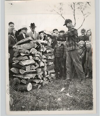 Lumberjack Piling Wood Logs Red Flannel Day Cedar Springs MI 1939 PRESS PHOTO