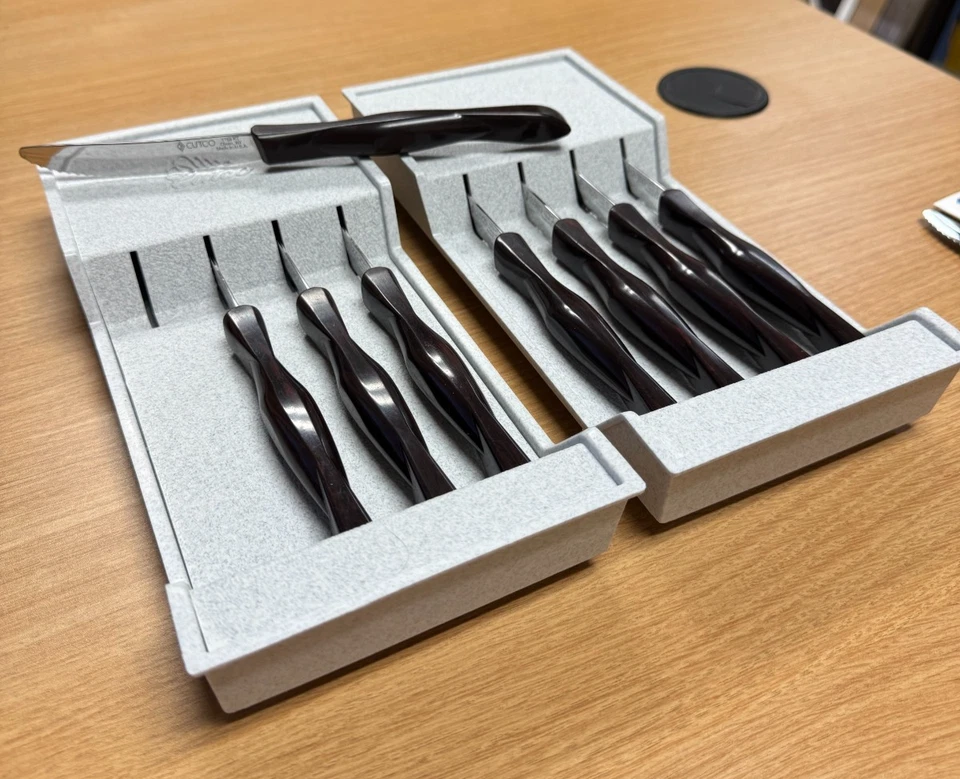 NUEVO (Nunca Usado) Juego de 8 Cuchillos de Mesa CUTCO en Bandejas. Garantía Forever Foto 2 de 4