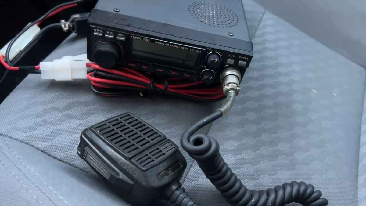Kenwood TM-221A 144 MHz FM Transceiver With Mic **READ DESCRIPTION