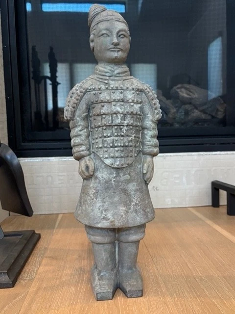 Guerreros chinos de terracota andirrones de hierro fundido y herramientas de fuego Foto 2 de 4