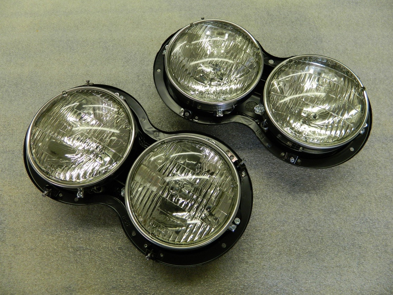 Pr 60-62 Corvette Headlight Bucket Assemblies w T3 Bulbs Headlamp cups rings