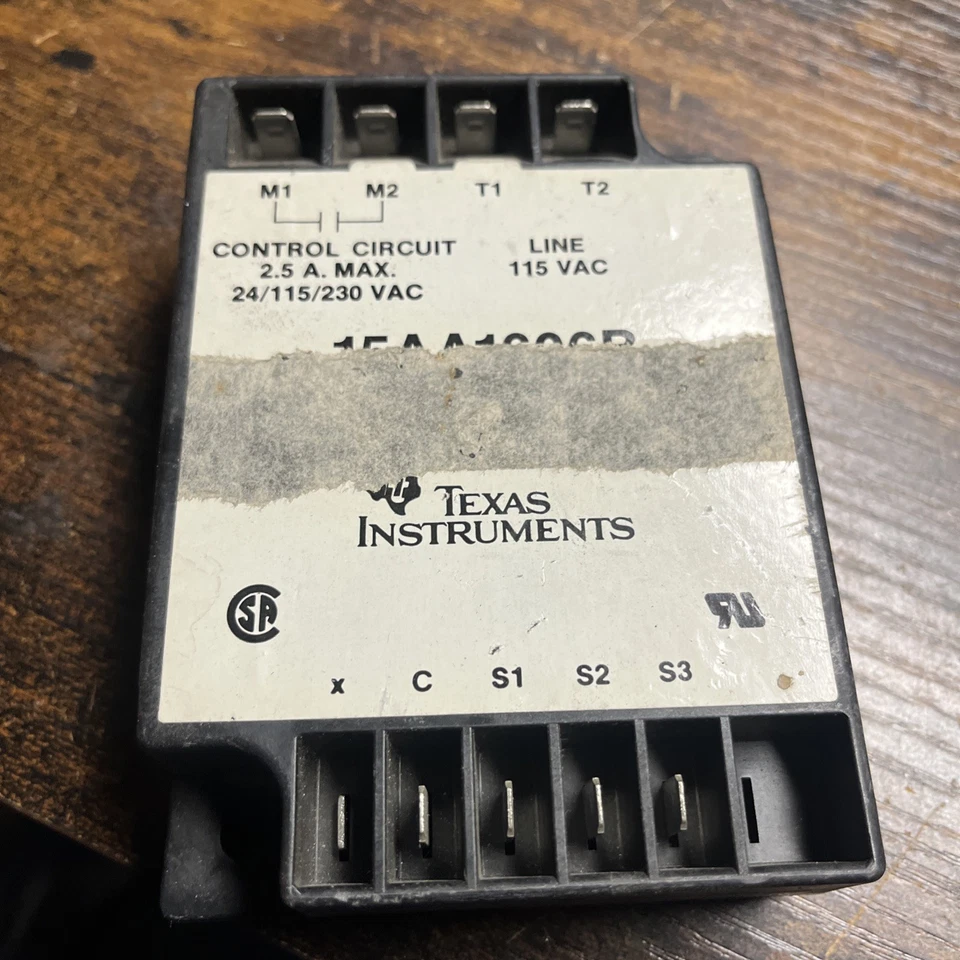 Módulo de protección electrónica Texas Instruments 15AA1600B 115VAC usado recortado  Foto 2 de 2