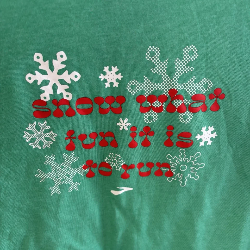 Brooks 女式 S 绿色表演“Snow What Fun”跑步长袖 T 恤全新带标签 — 第 3/4 张图片