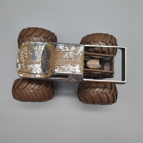 Camiones Monster Jam Hot Wheels escala 1:24 Stay Dirty I Luve Mud - Imagen 14 de 14