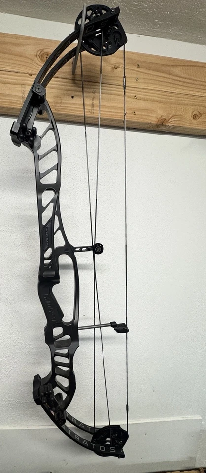 Hoyt Stratos 40 RH Matte Blackout HBT 50-60lb DW y 29.5-32 DL cuerdas nuevas  Foto 2 de 4