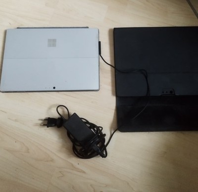 Microsoft Surface Pro 6 i5, 8 GB RAM, 256 GB SSD + Zubehör, Displaydefekt
