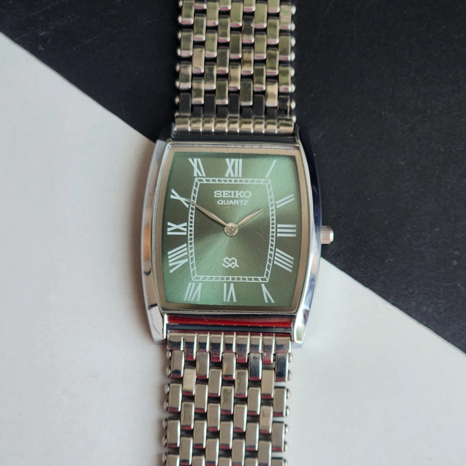 Vintage Seiko Slim Barrel Green Face Quartz Gentlemen's Wrist Watch Free Ship - Image 2 of 4