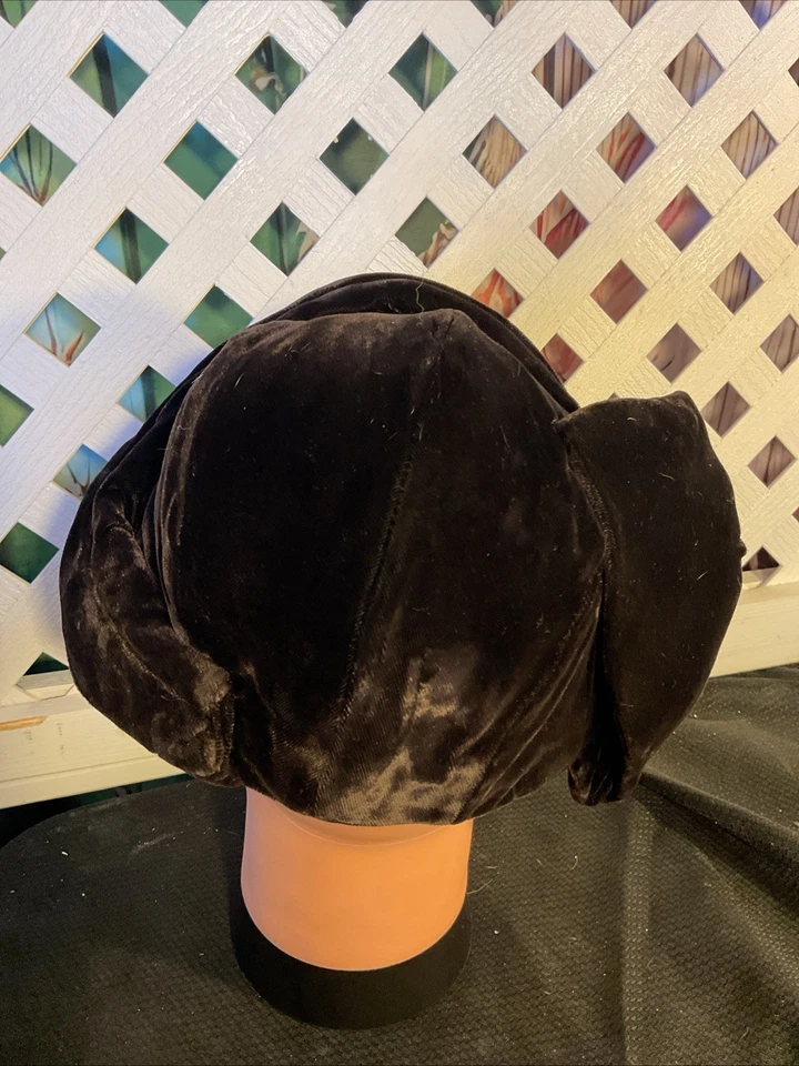 Mid To Early 1900’s Women Velvet Black Hat With Rhinestone Embellishment - Image 3 of 4