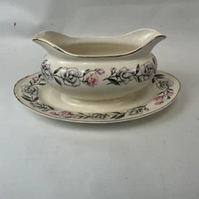 Homer Laughlin Eggshell Nautilus Gravy Boat With Attached Underplate
