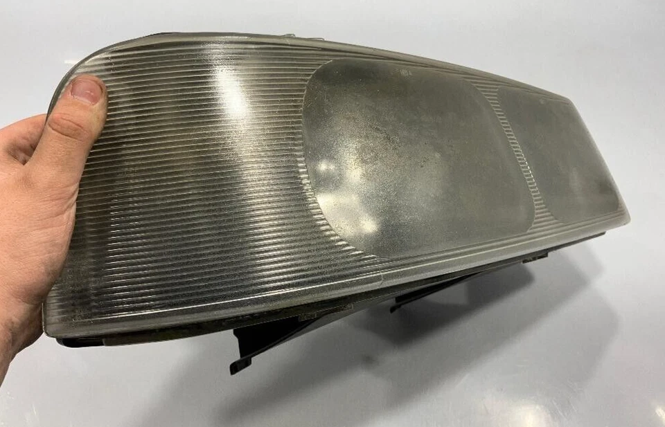 2003-2018 雪佛兰 EXPRESS/GMC SAVANA 前右灯 P/N 16530372 原始设备制造商零件 — 第 3/4 张图片